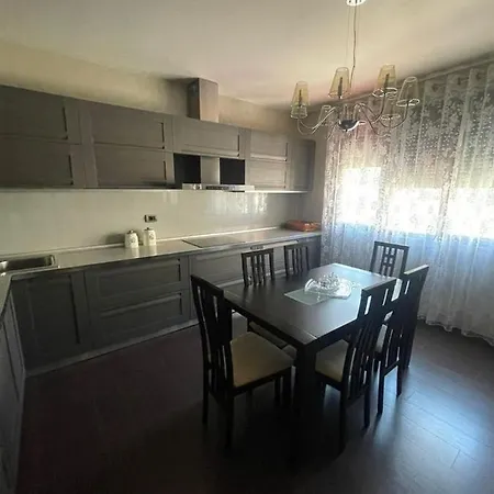 Lägenhet Luxury Centre Tirana