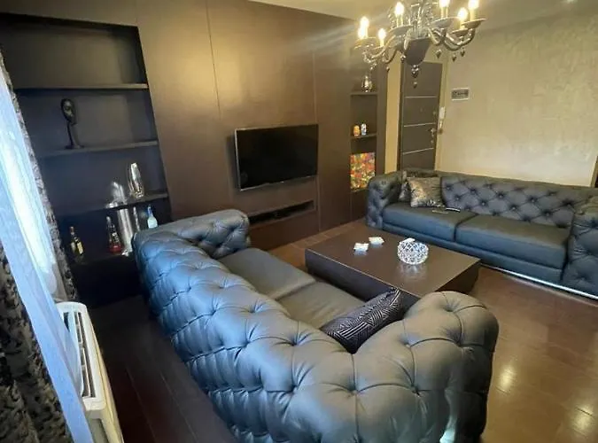 Luxury Centre شقة *